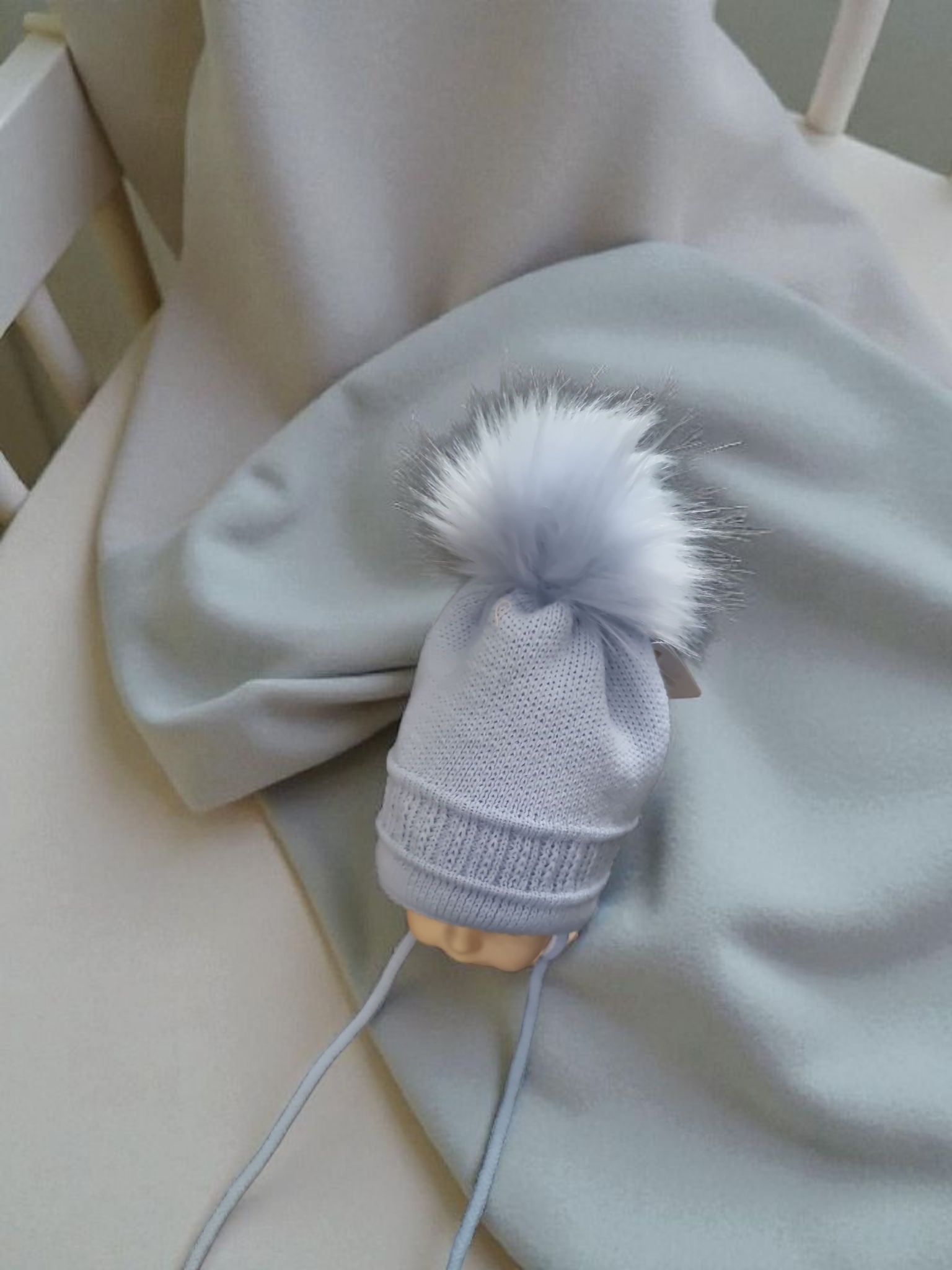 Pom Pom hat with ties - Image 2